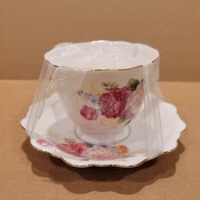 Meritage Pink Floral Teacup & Saucer Set Vologne/White Scalloped Edge Gold Trim picture