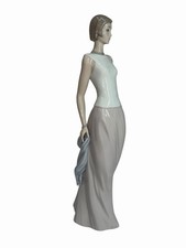 Vtg Retired Lladro Elegant Figurine 