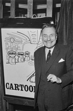 Enoch Powell in front of cartoon depicting crisis British pubs OLD PHOTO picture