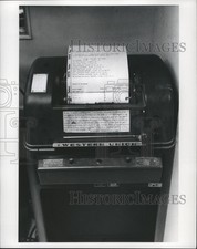 1971 Press Photo Milwaukee Journal Sentinel Wireroom Western Union Machine picture