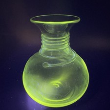 Blenko Hand Blown Glass Vase Clear Spiral Manganese 365nm Green UV Glow Vase VTG picture