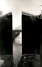 LG1 '70 Orig Roy Scully Photo TOWBOAT BANNOCK PASSING BEACON ROCK BONNEVILLE DAM picture