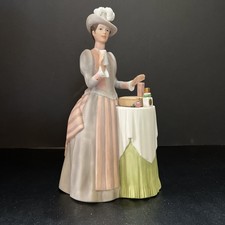 Avon The Albee Award 1984 Porcelain Figurine President's Club Member Mrs P F E picture