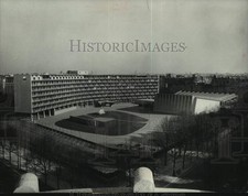 1990 Press Photo United Nations' buildings in Paris - mjc36735 picture
