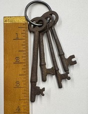 🌿 🗝️ Vintage Solid Metal Skeleton Keys , Rusty Antique Hardware Lot  picture