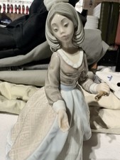 Lladro 5210 Jolie Girl with Parasol Figurine Missing Parasol 7.5” Spain READ picture