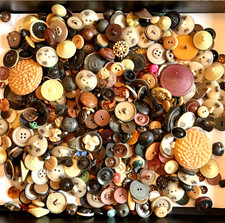 VINTAGE LOT OF BUTTONS ESTATE FIND ANTIQUE Bakelite ASSORTED 2 lbs picture