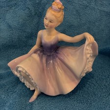 ROYAL DOULTON FIGURINE DANCING YEARS HN 2235 picture