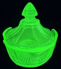 Vintage Fostoria Green Uranium Glass Covered Candy Dish / Bonbon – Matching Lid picture