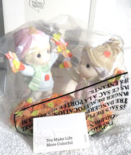 New-Precious Moments Couple Playing in Autumn Leaves Figurine Fall 231024 picture