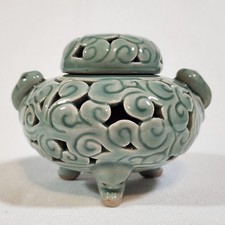 Korean Celadon Incense Burner Openwork Cloud Lid Tripod Koro Signed 峯岩 3.25
