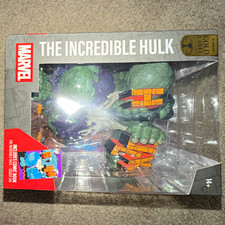 McFarlane Toys Marvel The Incredible Hulk Gold Label Figure w/ Comic Book picture