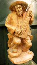 Antique BLACK FOREST GERMANY Hand Carved Wood Sculpture MAN PLAYING GUITAR 8.25