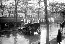 Woman suffragettes picketing at the White House circa 1917 Old Photo picture