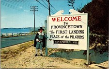 Provincetown Mass Town Crier Welcome Sign Vintage Postcard 4P25-27 picture