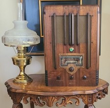 Antique 1937 RCA 7T1 Radio - Restored picture