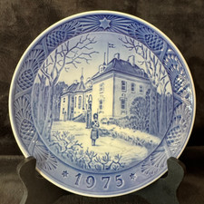 Royal Copenhagen 1975 Christmas Plate Marselisborg Slot Queen's Residence 7