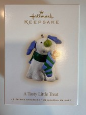 2009 Hallmark Keepsake Ornament A Tasty Little Treat Club Exclusive Dog w/Box picture