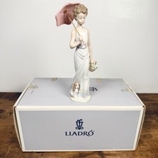 VTG LLADRO 7617 Porcelain Figurine Garden Classic Woman w/ Umbrella & Dog w/ Box picture