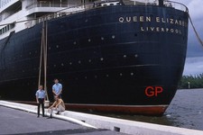 #XX160- yy Old 35mm Slide Photo- Ship- Queen Elizabeth - 1969 picture