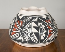 Native American ACOMA Pottery Vase Hand Painted Fluted Rim Black White Signed picture