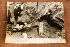Santa Monica CA Fatal Auto Crash Prayer Scene 8¼x6 1947 AP Wire Photo V31 picture
