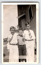 Photo Three Young Boys Brothers Dressed in Ties Outdoors by House Vintage c1950 picture