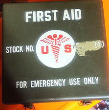 Vintage WW2 Jeep U.S. Army First Aid Kit Metal Box for Emergency Use Medical picture