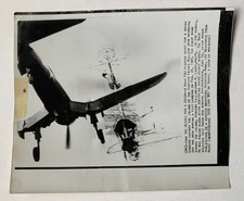 Vtg AP Wire Photo Navy F4U fighter plane headed for crash landing, June 14, 1950 picture