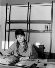 Portrait of Italian actress Sophia Loren at her desk Madrid 1960 Old Photo 1 picture