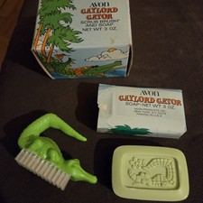 Rare Vintage AVON “Gaylord Gator” Nail Brush And Soap Set 3oz NIB - NEW IN BOX picture