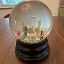 Saks Fifth Avenue Musical Snow Globe: LONDON, England  (Retired) Big Ben picture