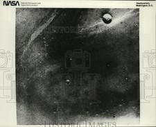 1976 Press Photo Washington Crater on an island in a channel complex on Mars picture