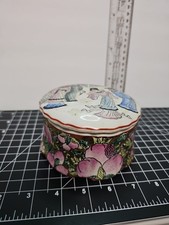 Vintage Chinese Porcelain Trinket Box Lidded Peach Longevity Motif Figures 5