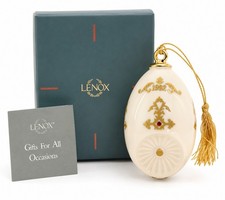 Retired Lenox 1992 Annual Christmas Ornament Porcelain Gold Trim Boxed picture