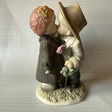 Vintage Kim Anderson-NBM Bahner Studios-Love Endures All Things figurine SN picture