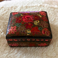 Vintage Kashmiri papier-mâché trinket box. Originating from India 3x2.5 picture