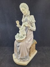 Lladro SEWING A TROUSSEAU 5126 Spanish Figurine 11.5