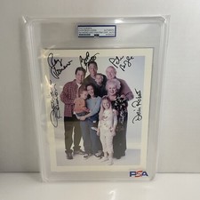 EVERYBODY LOVES RAYMOND Cast Signed Autographs 8 x 10 Photo - PSA Encapsulated picture