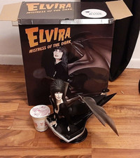 Elvira Mistress of the Dark Limited Edition OOP Statue Grand Jester 380/2,500 picture