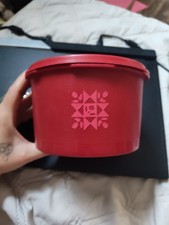 Vintage Tupperware Red Canister Tulip Quilt Pattern with Lid #810-26 / #1298-10 picture