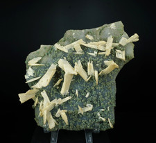 Quartz ps. Anhydrite with Celadonite on Chalcedony / Rio Grande do Sul, Brazil / picture