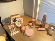 Vintage Avon Pretty Peach, Daisy Chain LOT Powder, Perfume, Necklace, Soap + picture