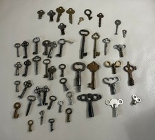 LOT OF 48  ANTIQUE BARREL SKELETON MIXED KEY Lot picture