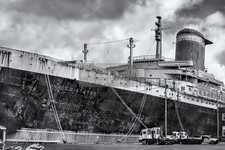 SS UNITED STATES OCEAN LINER IN PHILADELPHIA 1960S MARITIME 4X6 POSTCARD PHOTO picture