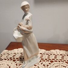 VINTAGE LLADRO GIRL WITH COCKEREL #4591 MATTE RETIRED picture
