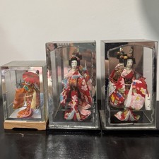 Vintage Otagiri OMC Japan Geisha Dolls Set of 3 Figural Display Case Mid-Century picture