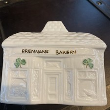 Belleek/Brennans Bakery/Irish Village Series Cottage tea light holder picture