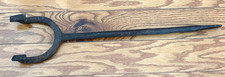 AN ANTIQUE COOPER’S FLAGGING IRON – A RARE BARREL MAKER’S TOOL picture