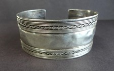 VTG. NATIVE AMERICAN STAMPED & HAMMER DISTRESSED STERLING SILVER CUFF BRACELET picture